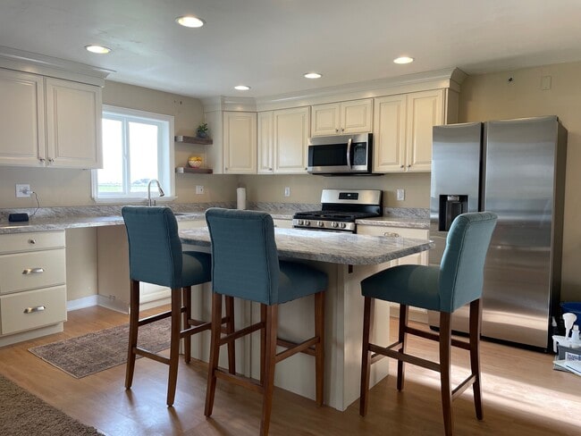 island seating - 80 S Center St Unit 1