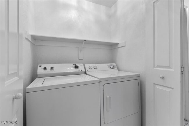 Building Photo - 2623 S Durango Dr Unit 102