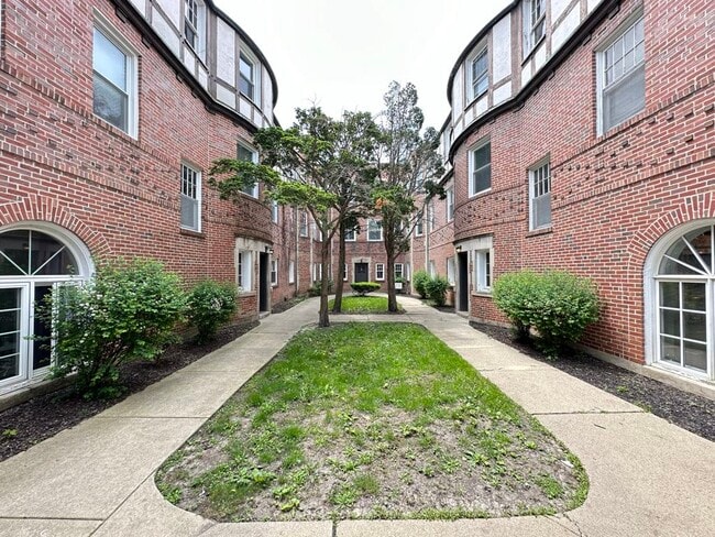 Building Photo - 918 Green Bay Rental
