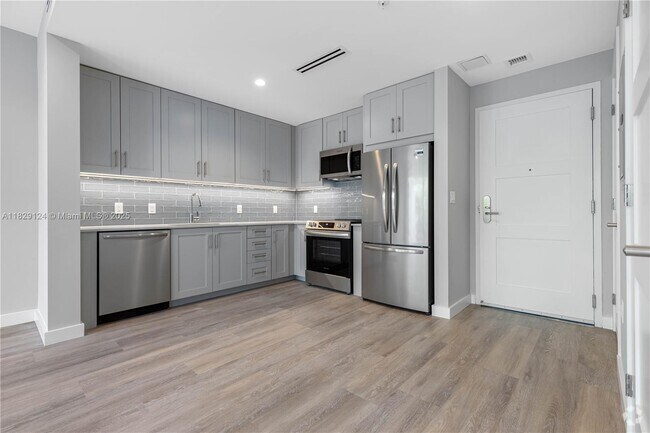 Building Photo - 3335 Thomas Ave Unit 207 Rental