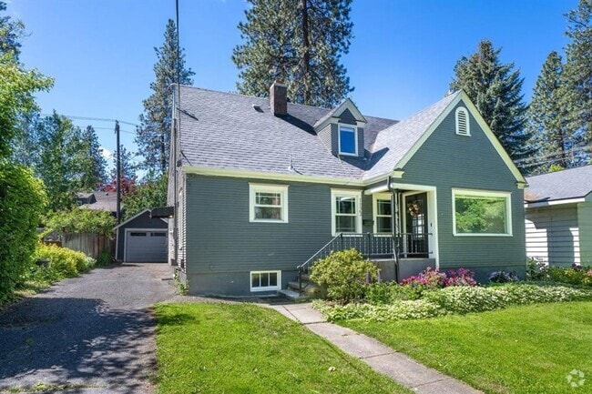 Building Photo - South Hill 1 1/2 Story 4 Bedroom 3 Bath Home