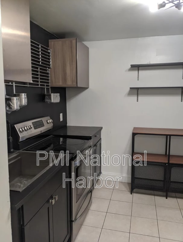 Photo - 702 Leeward Ct