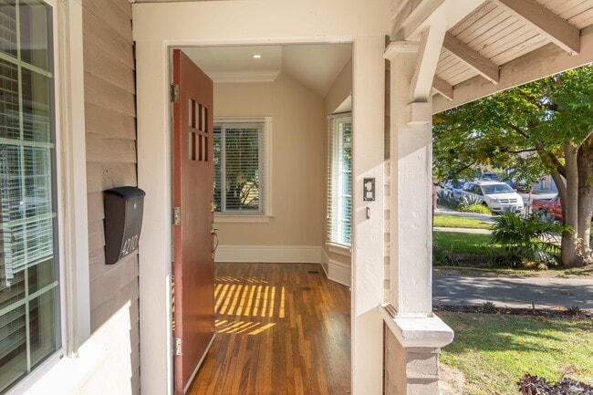 Photo - 4210 Halldale Ave
