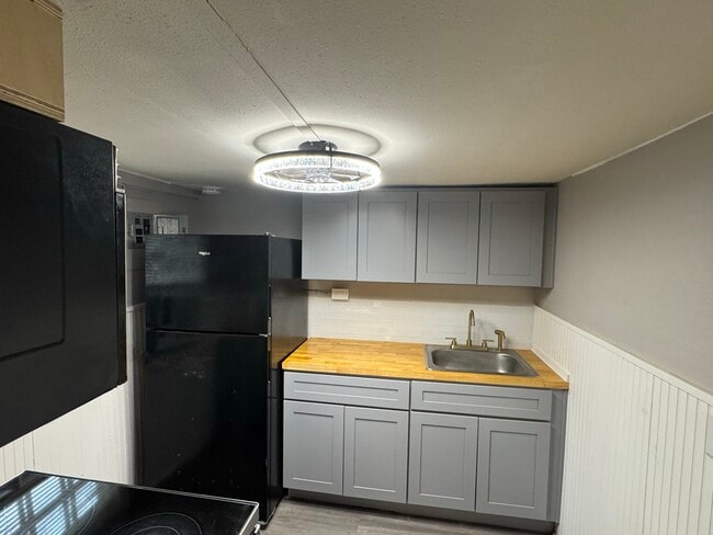 Kitchen - 2101 Delesseps Ave Unit B