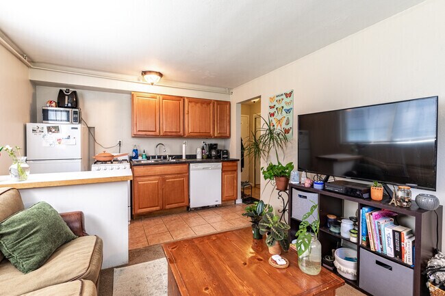 2HAB, 1BA - 850SF - Sala de estar y cocina - Stadium Village Apartments