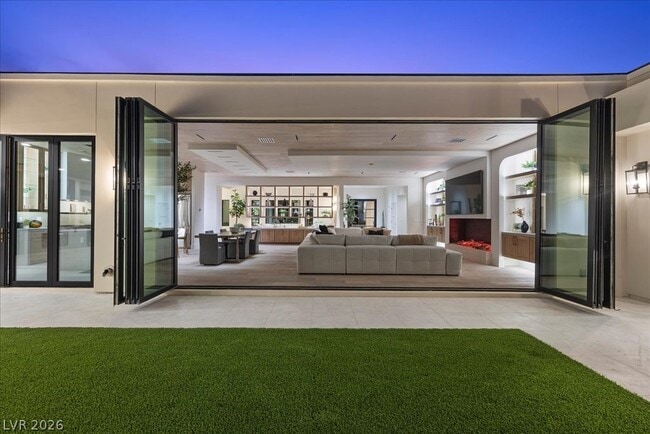 Photo - 2401 Driftwood Dr