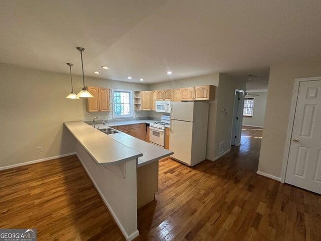 Photo - 685 Garibaldi St SW