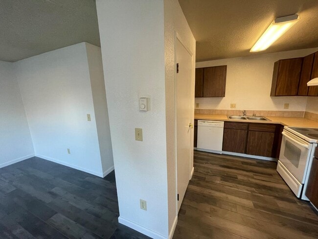 15 N Sheppard Pl