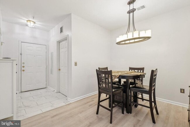 Building Photo - 11322 Westbrook Mill Ln Unit 204