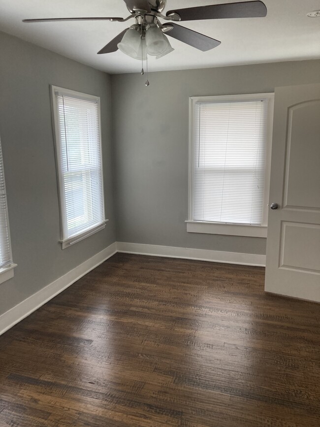 Front Bedroom - 2506 Wabash Ave Apartments Unit 2506