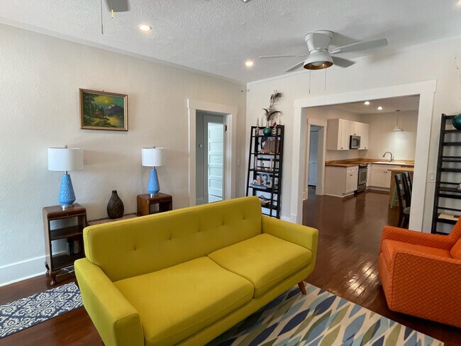 Photo - 717 21st St W