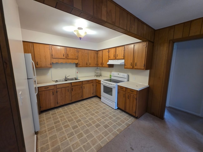 Photo - 7817 Cedar Lake Rd