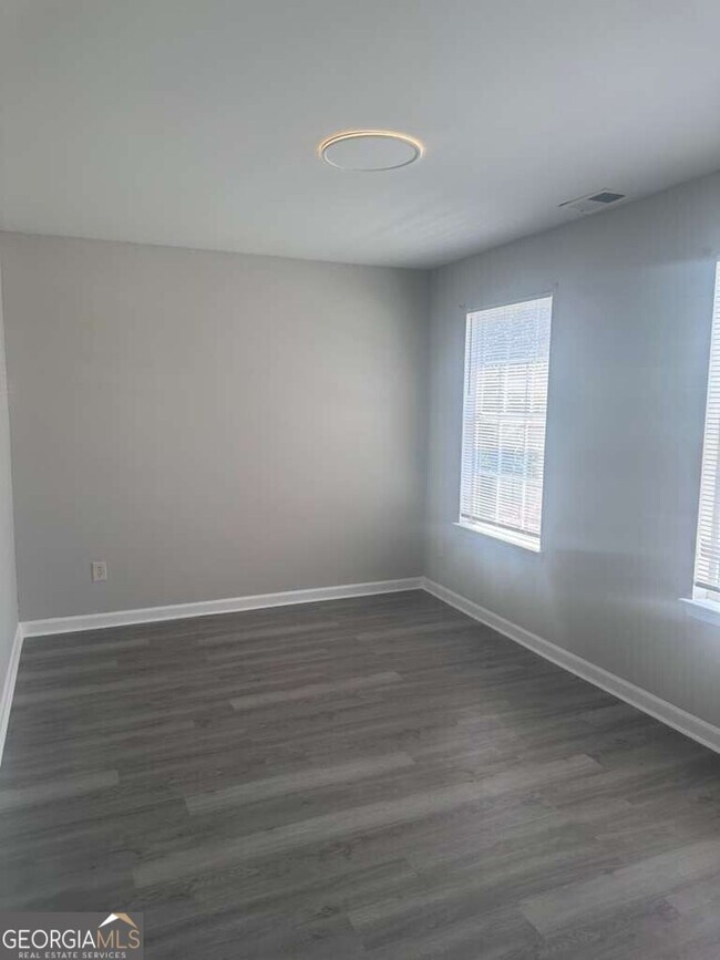 Photo - 400 Stonehaven Cir