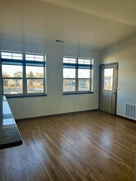 Photo - 122 Wisconsin St