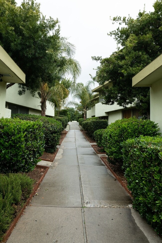 Laurelwood Apartments