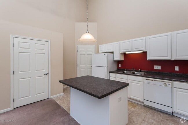 Building Photo - 2022 29th Pl NW Unit 2022 29th PL NW #204 Rental