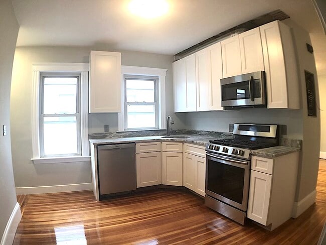 Building Photo - 20 Washburn Ave Unit 2