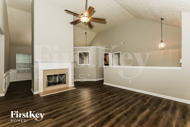 Photo - 708 Tullamore Way