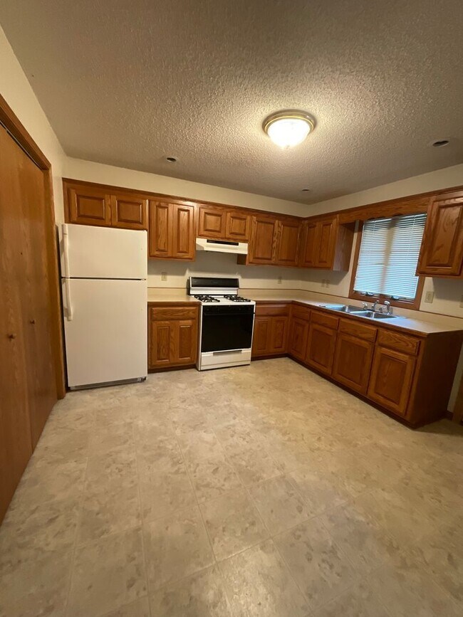 Photo - 404 E Adams St Unit 404 E. Adams Apt. A