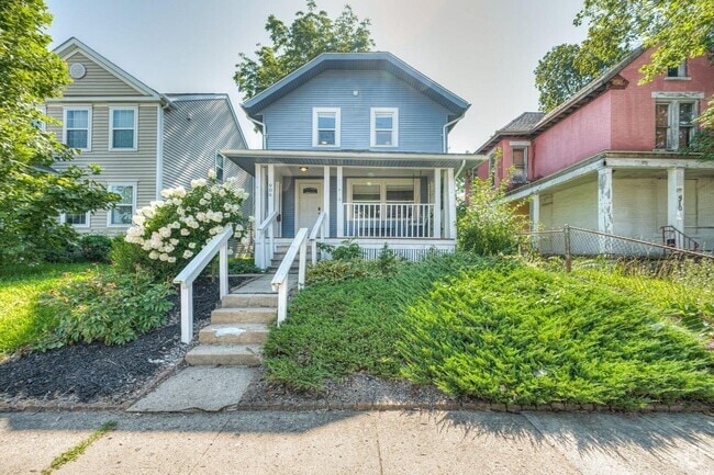 Building Photo - 906 S Champion Ave Rental