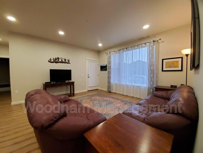 Photo - 2222B Willow Dr