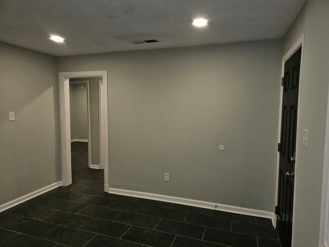 Photo - 2666 Supreme Ave