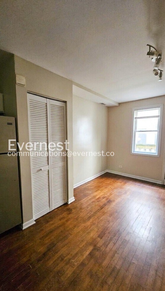 Photo - 3240 N Clark St Unidad 2m