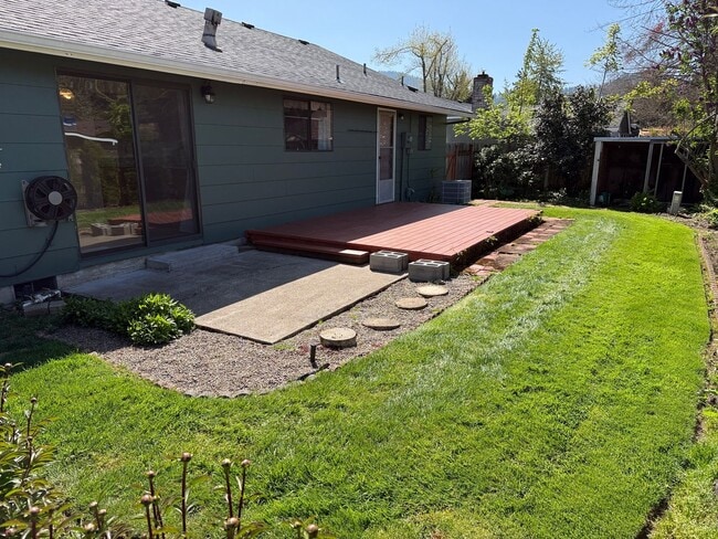 Photo - Well-kept house in desirable Thurston neighborhood!