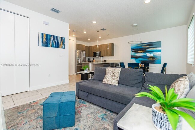 Building Photo - 6401 NW 103rd Pl Unit 301