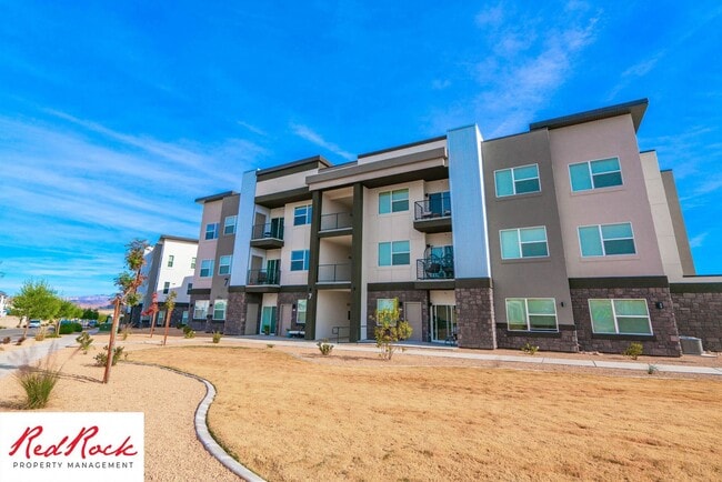 Photo - Spacious 3 Bedroom Unit in Desert Color Wi...
