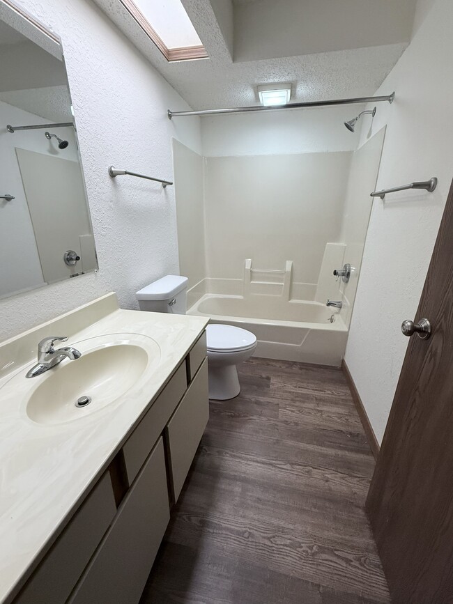 Villa DeNevue Apartments