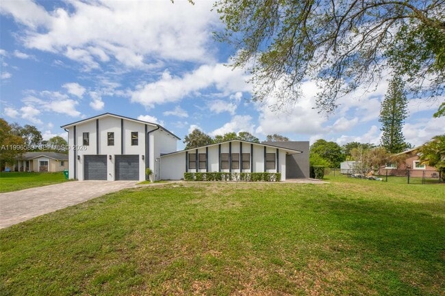 Building Photo - 17101 SW 48th St