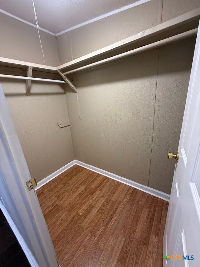 Photo - 519 Royal Oak Dr