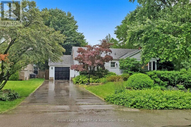 Photo - 925 Kingsway Dr