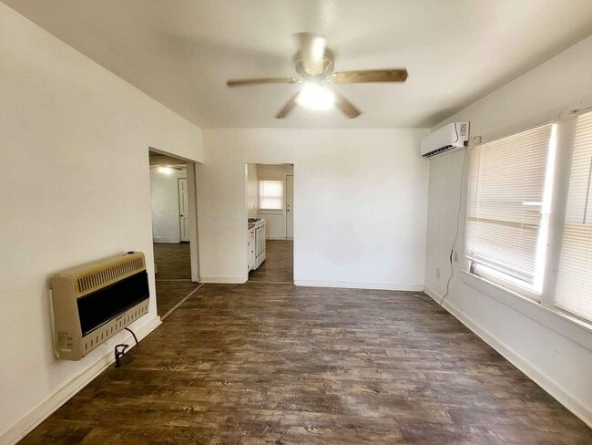 Photo - 1001 S Main St