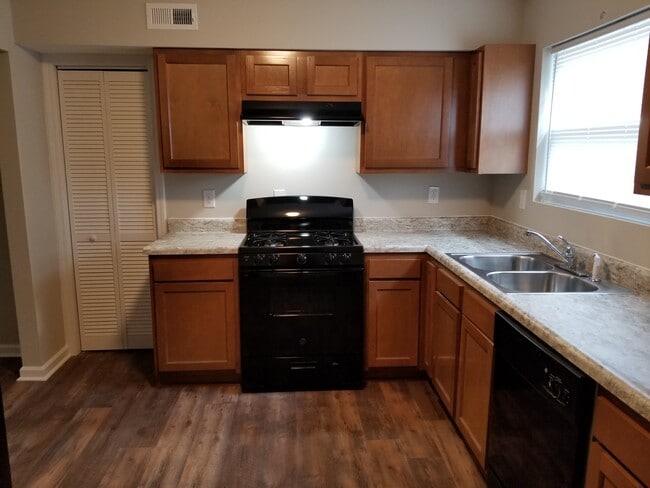 Photo - 924 Rarig Ave