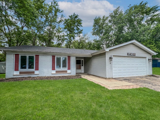 Photo - 24W500 Seabrook Ct House