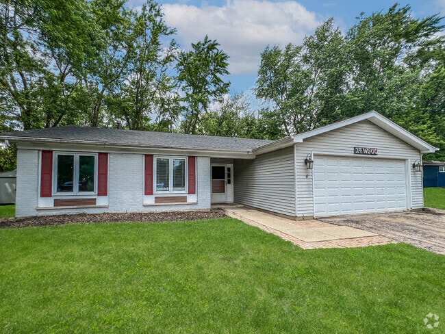 Building Photo - 24W500 Seabrook Ct Rental