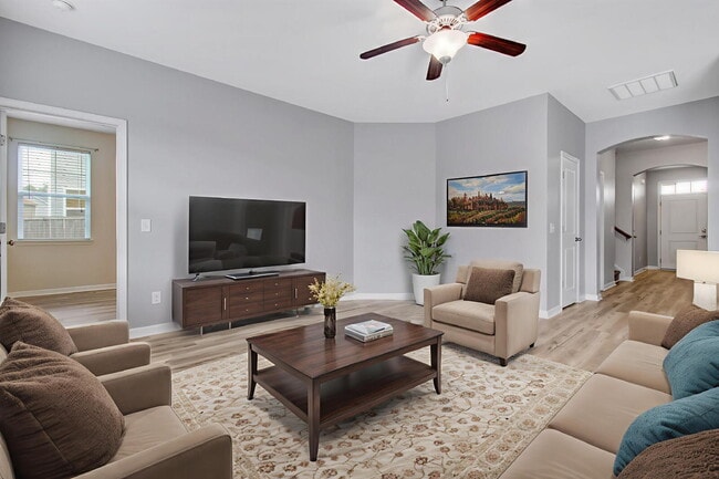 Photo - 403 War Admiral Ln