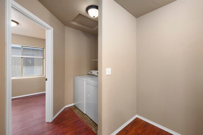 Building Photo - W Shannon Duplex Unit C Rental
