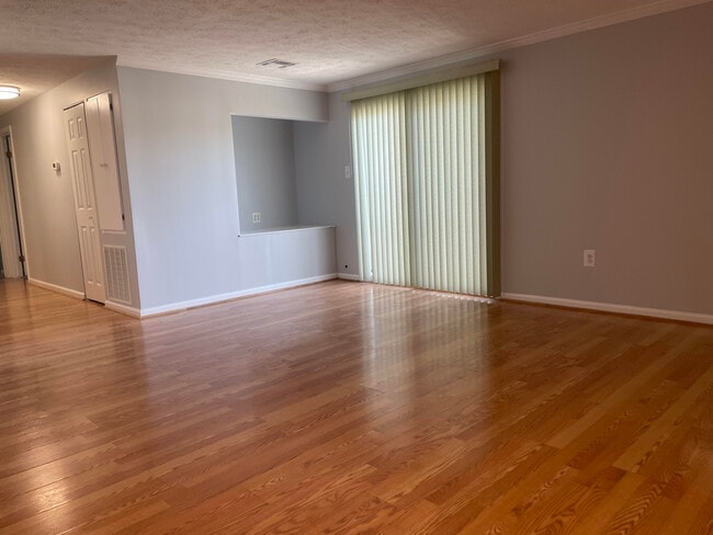 Building Photo - 804 Stratford Way Unit M