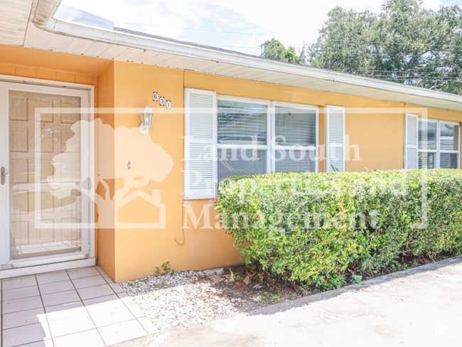 Building Photo - 631 Queens Loop N Rental