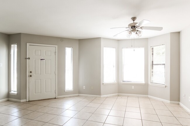 2935 La Estancia Ln