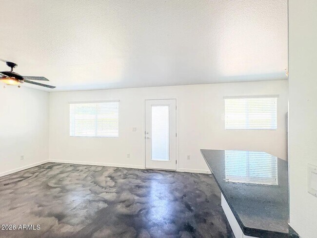 Photo - 4231 N 27th St Unidad 10