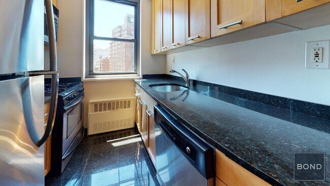 Building Photo - 145 Fourth Avenue Unit 12B Rental