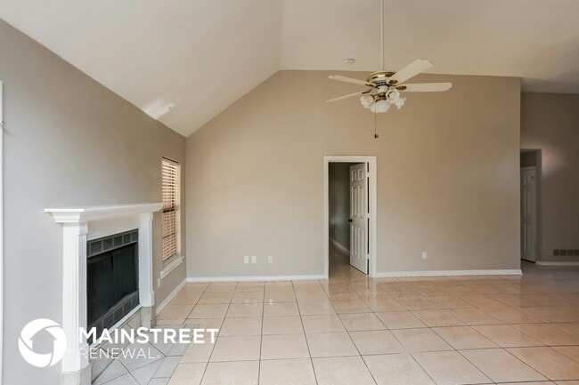 Photo - 335 Trout St