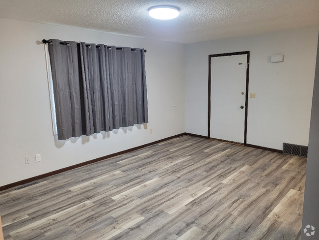 Building Photo - 17 2nd Ave Unit 7 Rental
