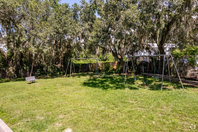 1175-1185 Bentley Rd Leesburg, FL 34748-7123 - Bentley Villas