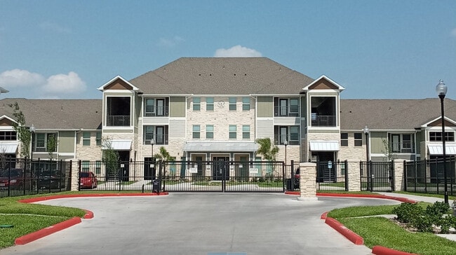 Photo - Silver Spur Apartments