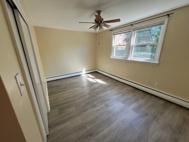 Master bedroom - 407 W Logan St Unit First floor